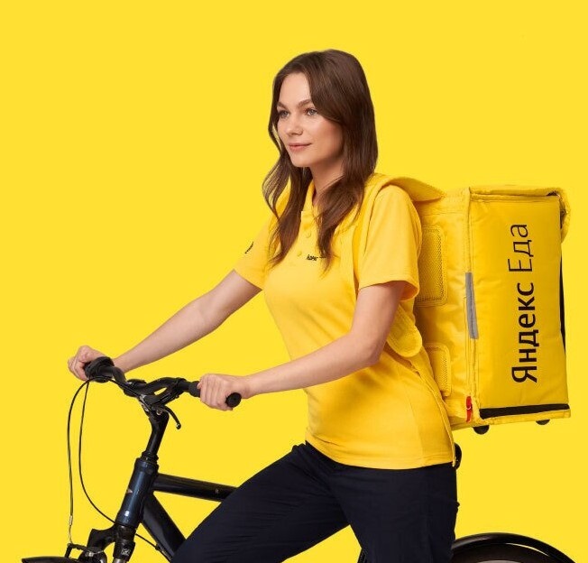 Девушка курьер 22