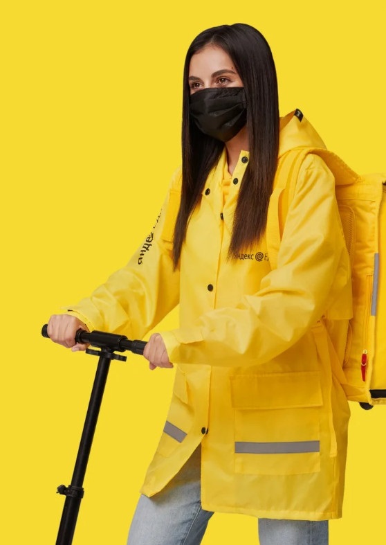 Девушка курьер 29