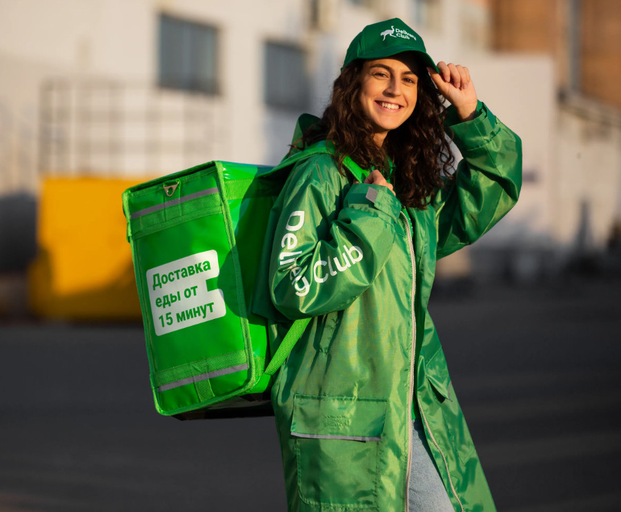 Девушка курьер 34